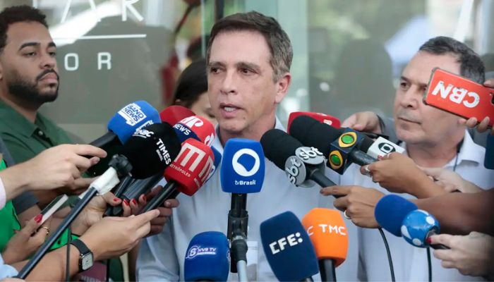  Médico de Bolsonaro confirma traumatismo craniano leve 
